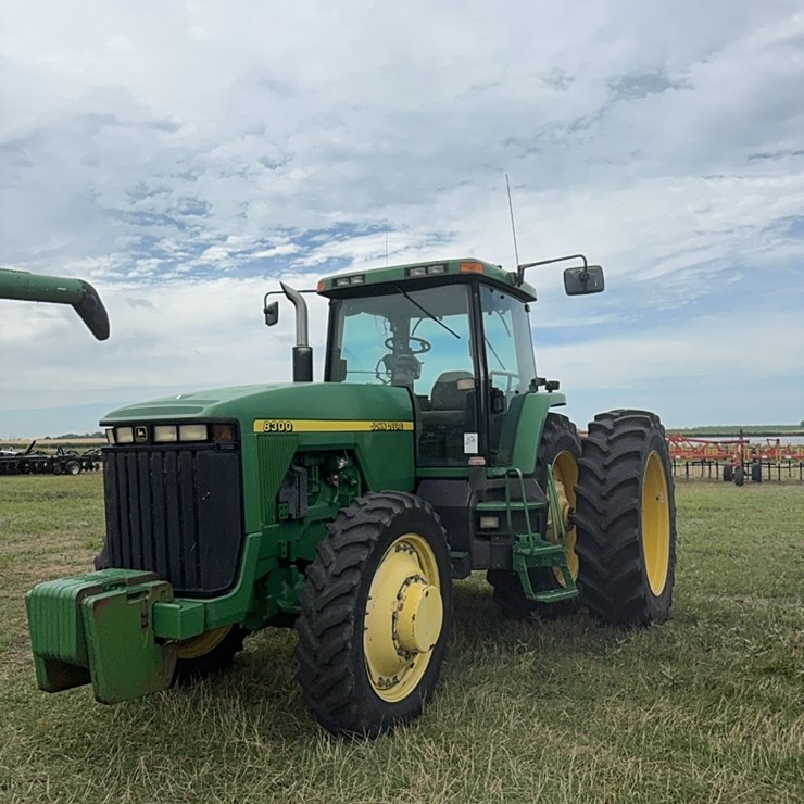 JOHN DEERE 8300