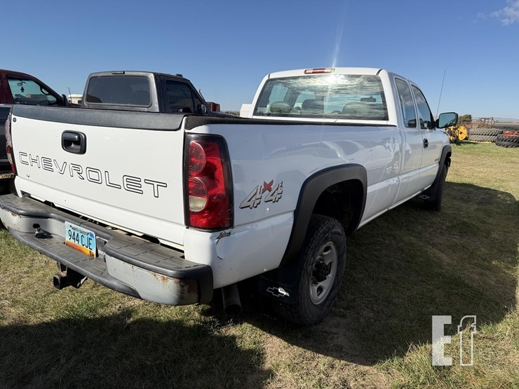 2006-chevrolet-2500hd-image-24