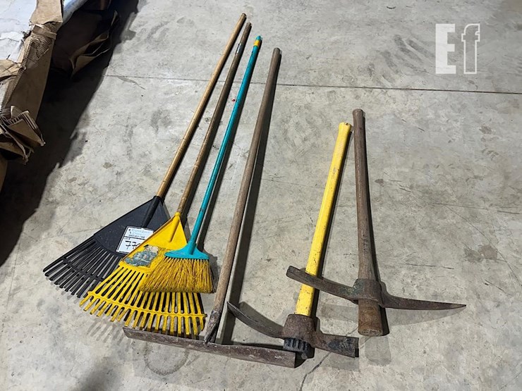 unknown-assorted-hand-tools-image-1