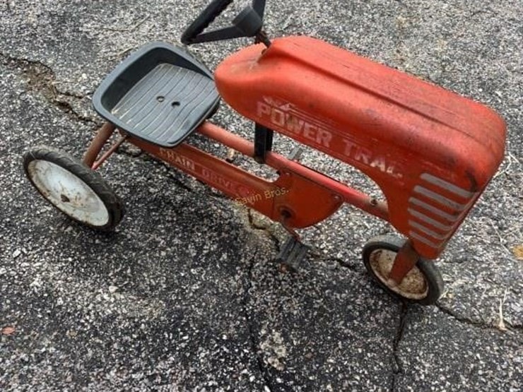 power-trac-pedal-tractor-image-3