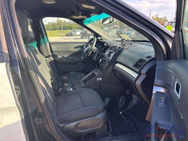 2017-ford-explorer-image-19