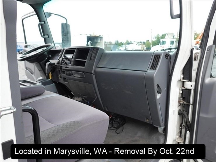 2014-isuzu-npr-hd-image-6