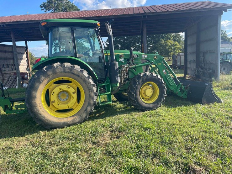 2022-john-deere-6135e-image-2
