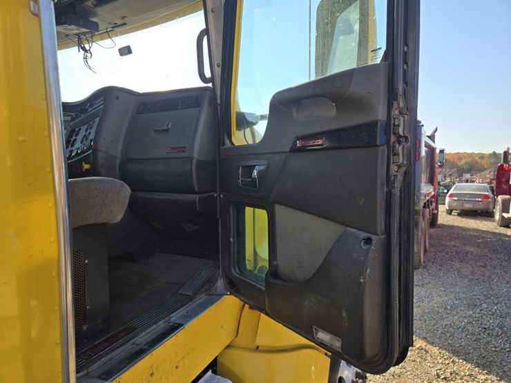 2012-kenworth-t660-image-33