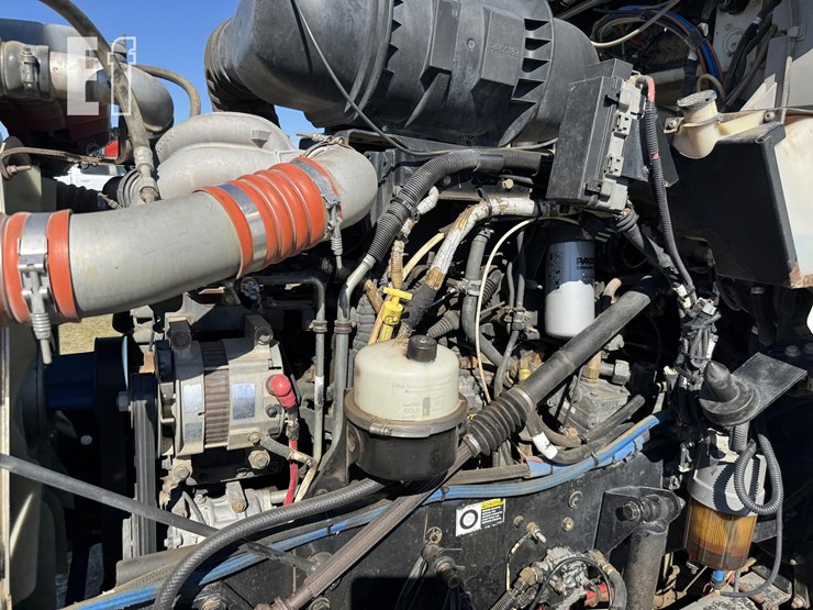 2011-kenworth-t800-image-42
