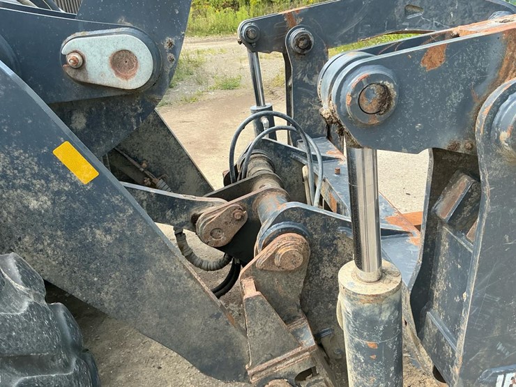 2018-deere-544k-image-46