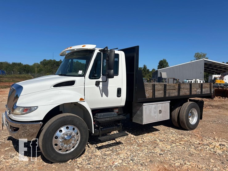2015-international-durastar-4400-image-1
