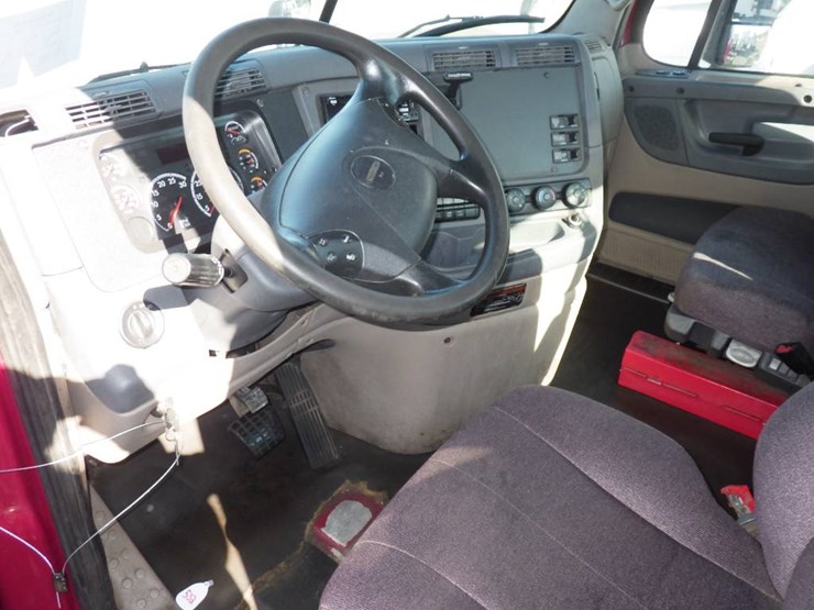 2018-freightliner-cascadia-125-image-9