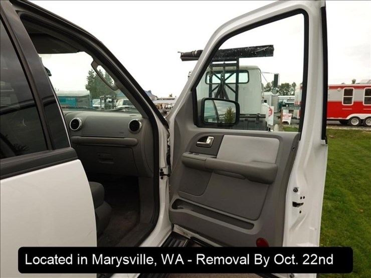 2004-ford-expedition-image-5