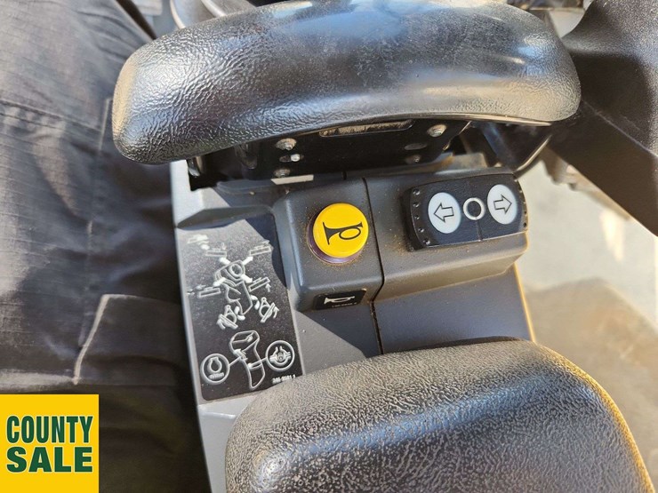 2020-caterpillar-150-awd-image-19