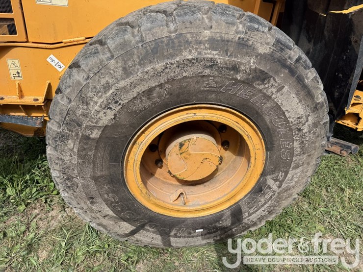 2011-hyundai-hl740-9-image-9