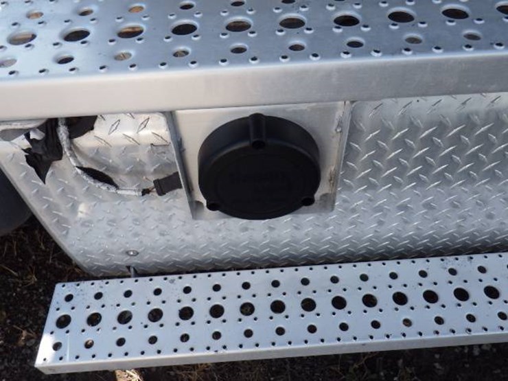 2018-freightliner-cascadia-126-image-4