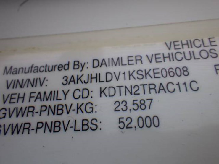 2019-freightliner-cascadia-126-image-14