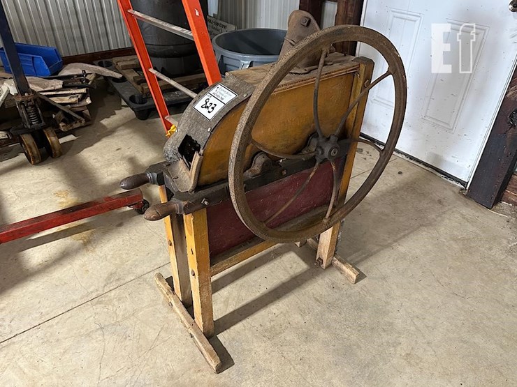 unknown-vintage-corn-sheller-image-1
