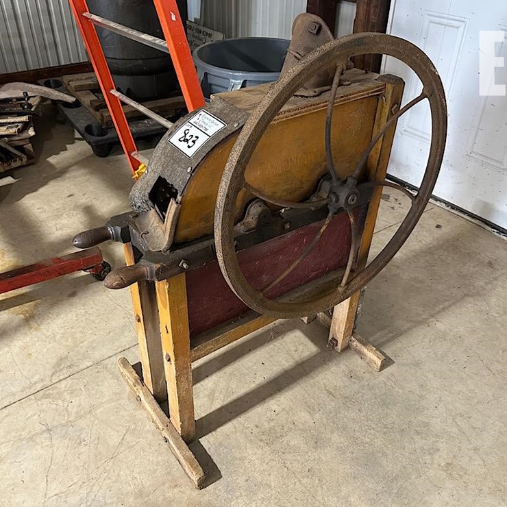 UNKNOWN VINTAGE CORN SHELLER