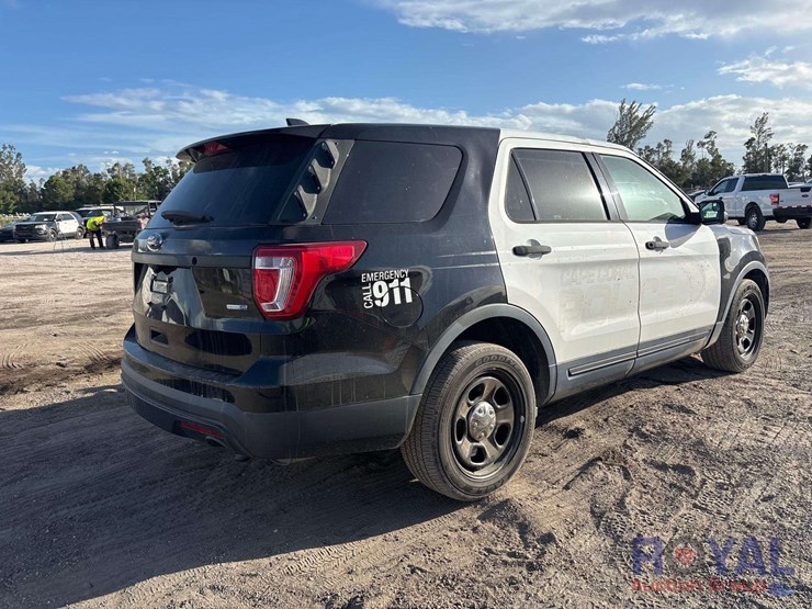 2017-ford-explorer-image-3