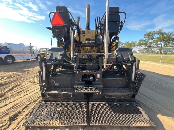 2017-caterpillar-ap-555f-image-3