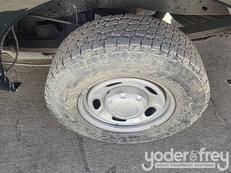 2015-ford-f250-xl-image-10
