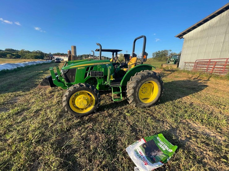 2022-john-deere-5075e-image-1