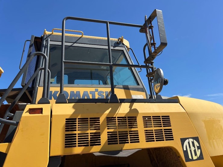 2014-komatsu-hm300-3-image-23