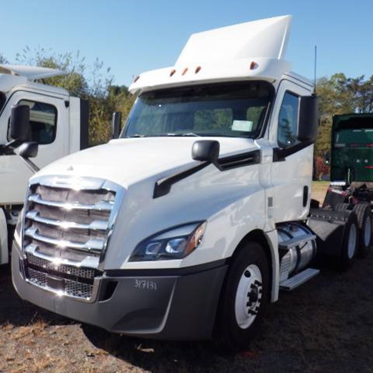 2018 FREIGHTLINER CASCADIA 126