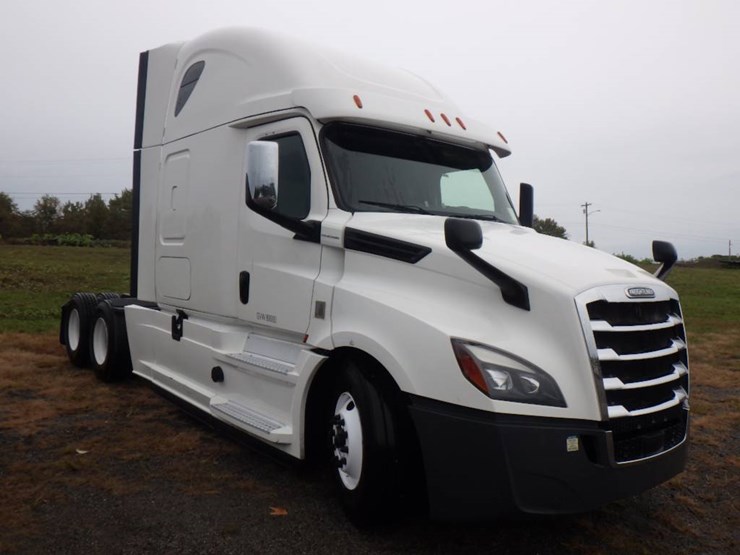 2020-freightliner-cascadia-126-image-2