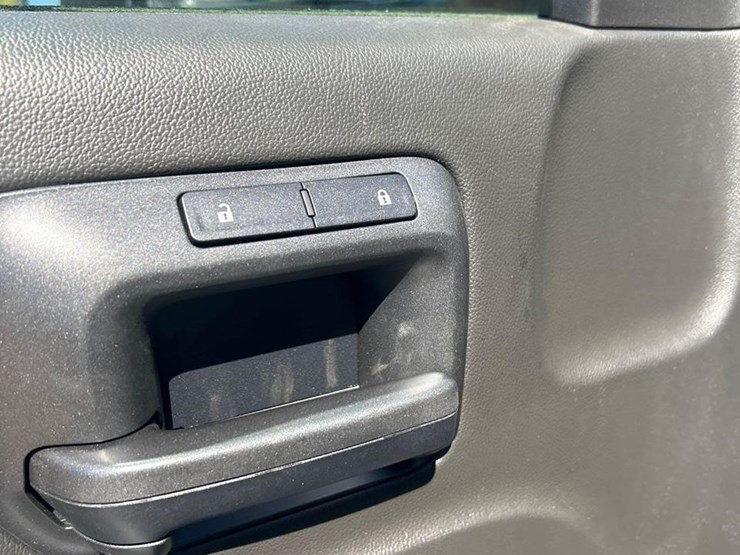 2023-chevrolet-silverado-6500hd-image-29
