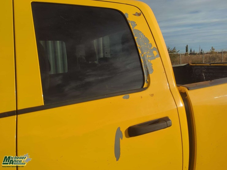 2019-ram-1500-classic-image-54