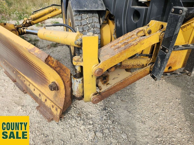 2020-caterpillar-150-awd-image-23