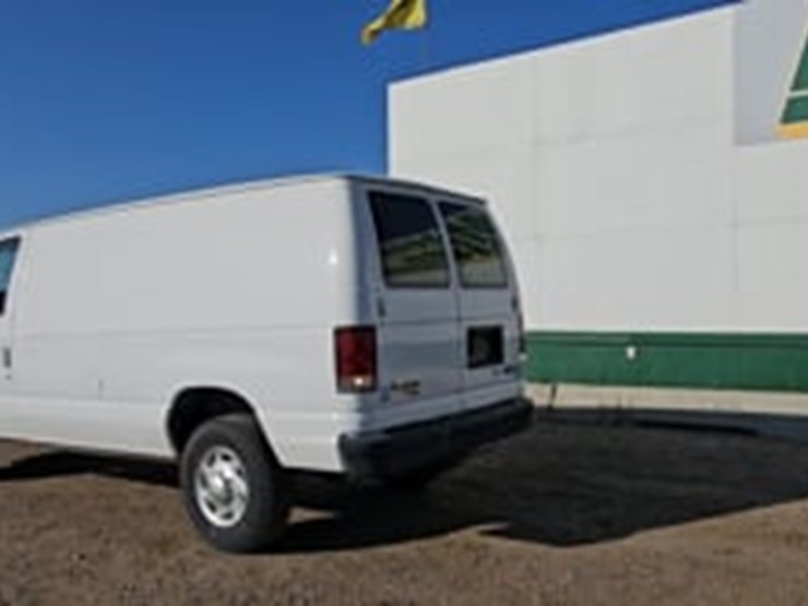 2012-ford-cargo-image-5