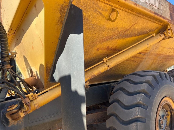 2014-komatsu-hm300-3-image-17