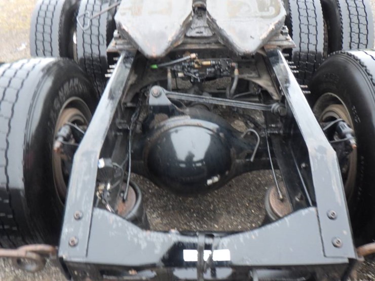 2019-volvo-vnl-760-image-9