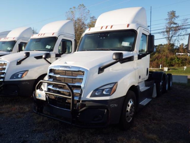 2022-freightliner-cascadia-126-image-1
