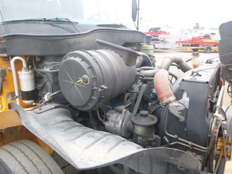2004-international-durastar-4200-image-18