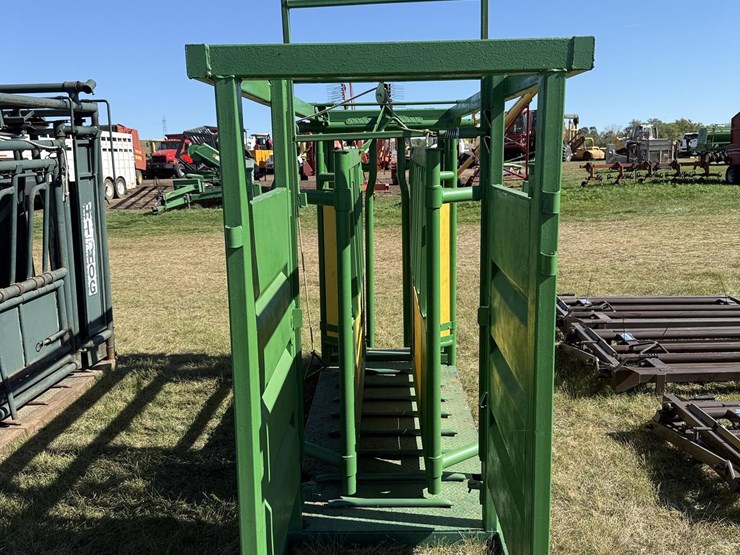 reel-tuff-cattle-chute-68-image-4