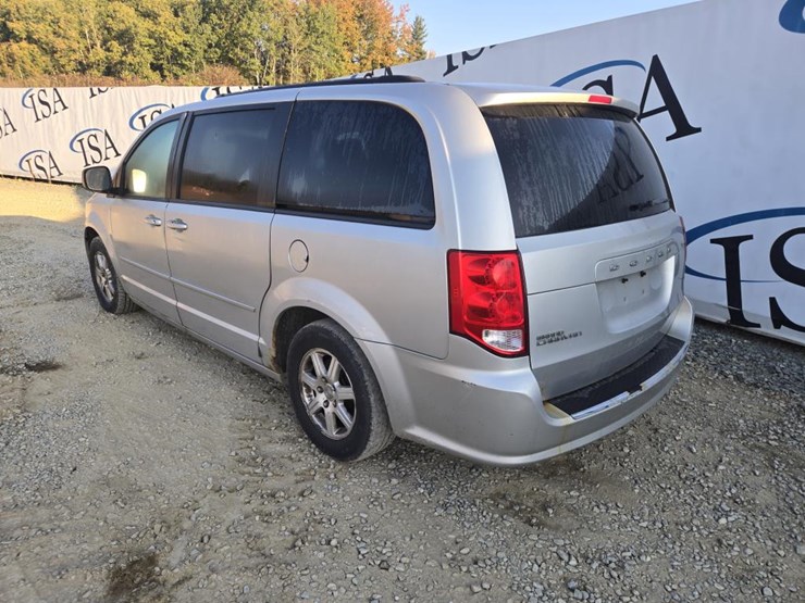 2011-dodge-grand-caravan-image-3