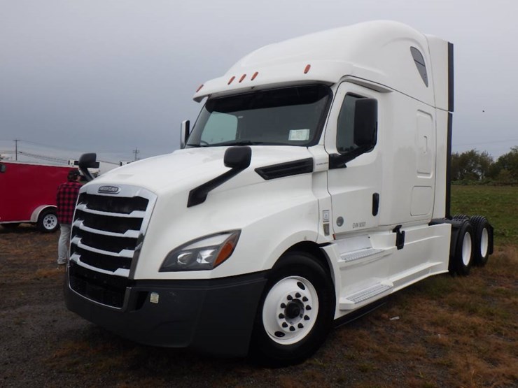 2020-freightliner-cascadia-126-image-1