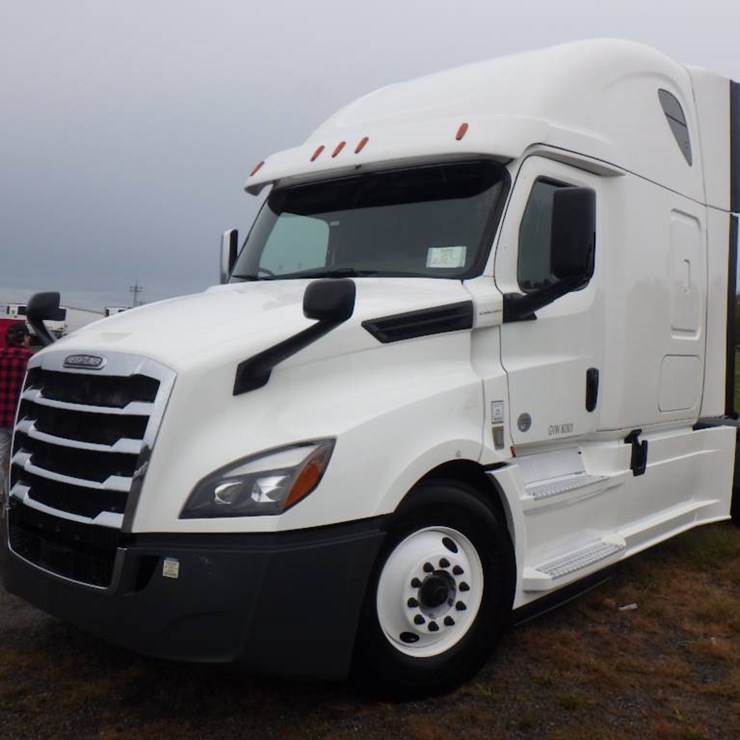 2020 FREIGHTLINER CASCADIA 126