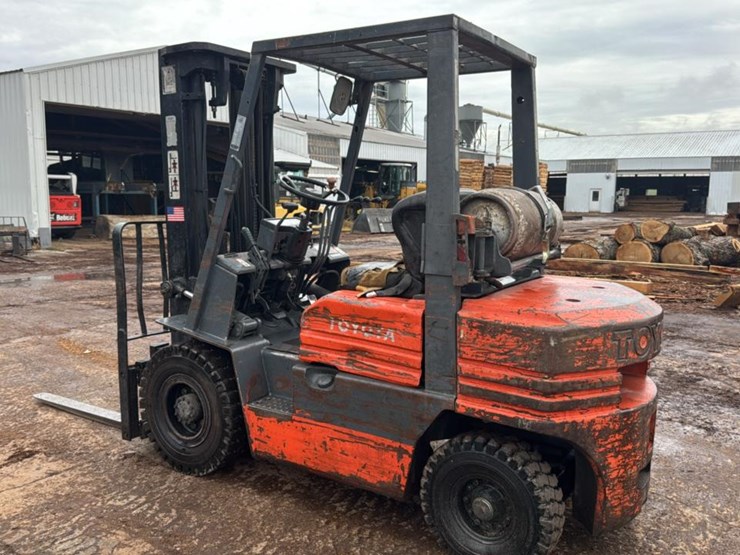 #110-•-toyota-42-5f-g25-forklift-image-2