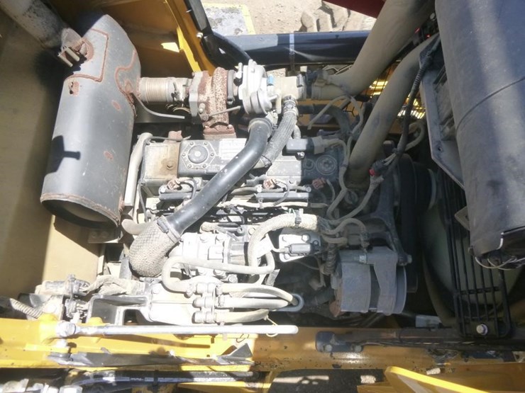 2021-deere-210l-image-31