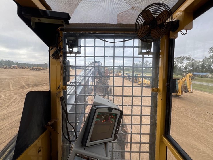 2013-caterpillar-559c-image-51