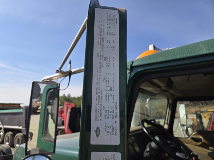 2005-mack-cl733-image-77