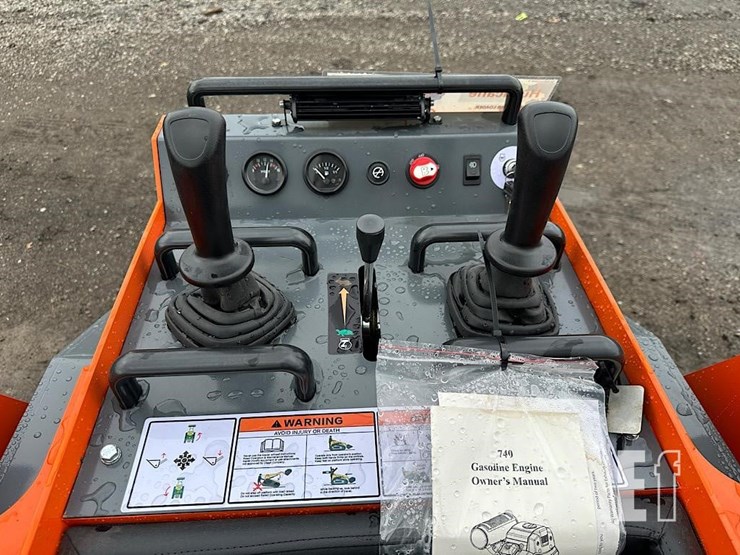 hurricane-mini-skid-steer-8-image-9
