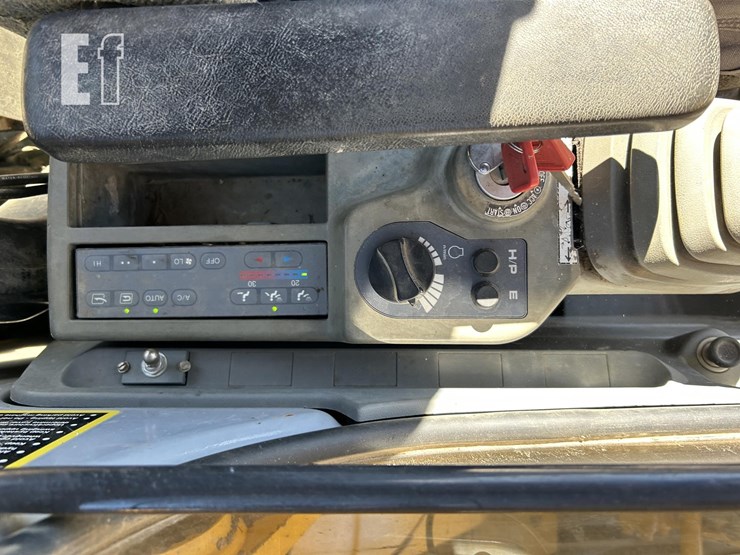deere-200-lc-image-83