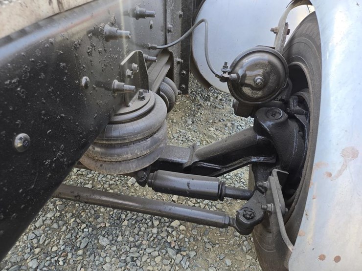 2005-mack-cl733-image-34