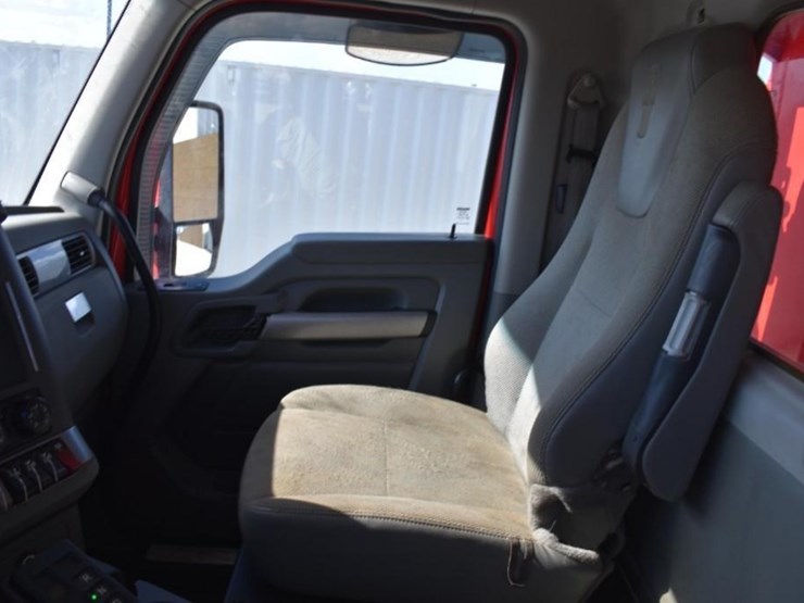 2018-kenworth-t880-image-22