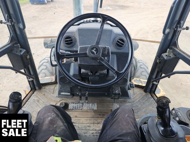john-deere-310-image-16