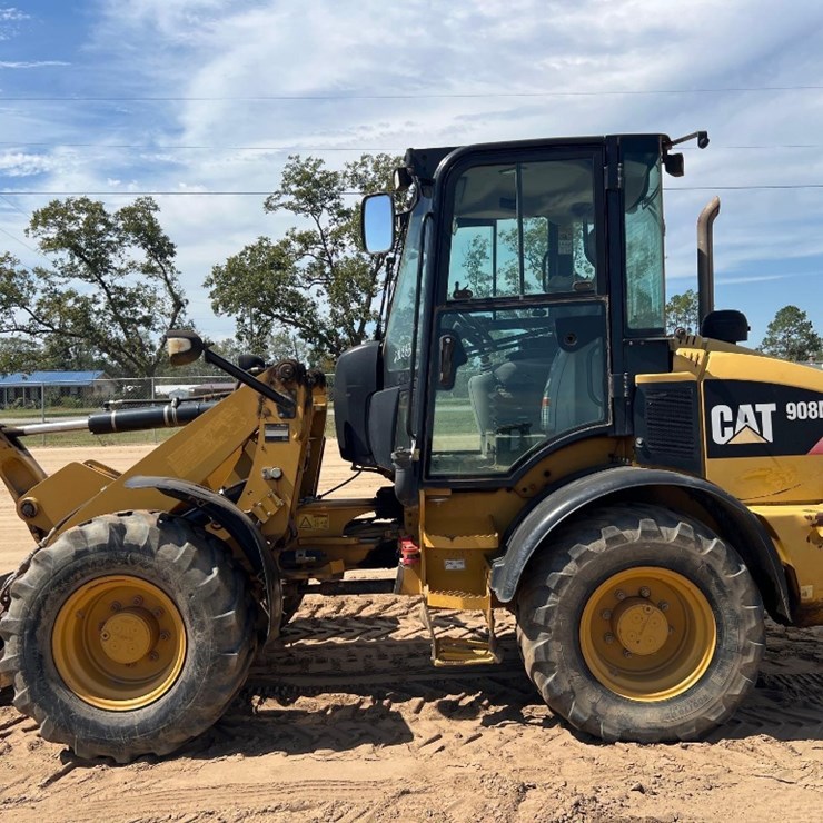 2017 CATERPILLAR 908M