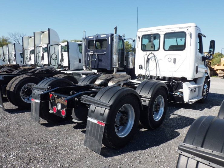 2020-freightliner-cascadia-113-image-6
