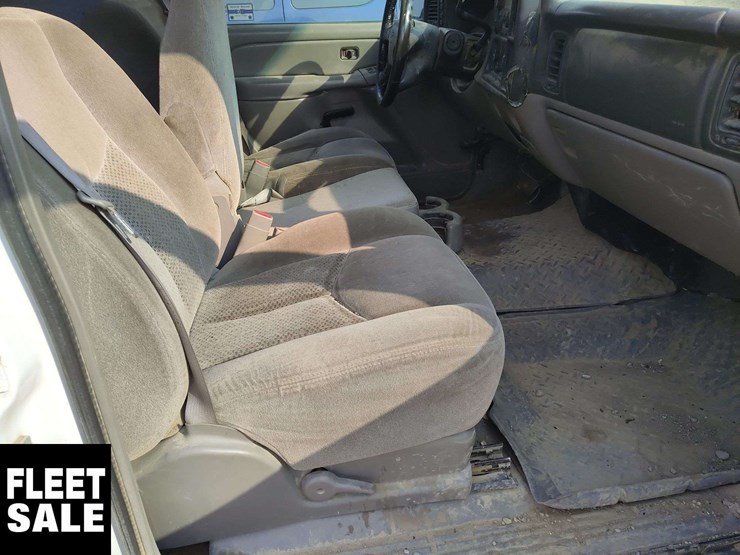 2006-chevrolet-suburban-image-17